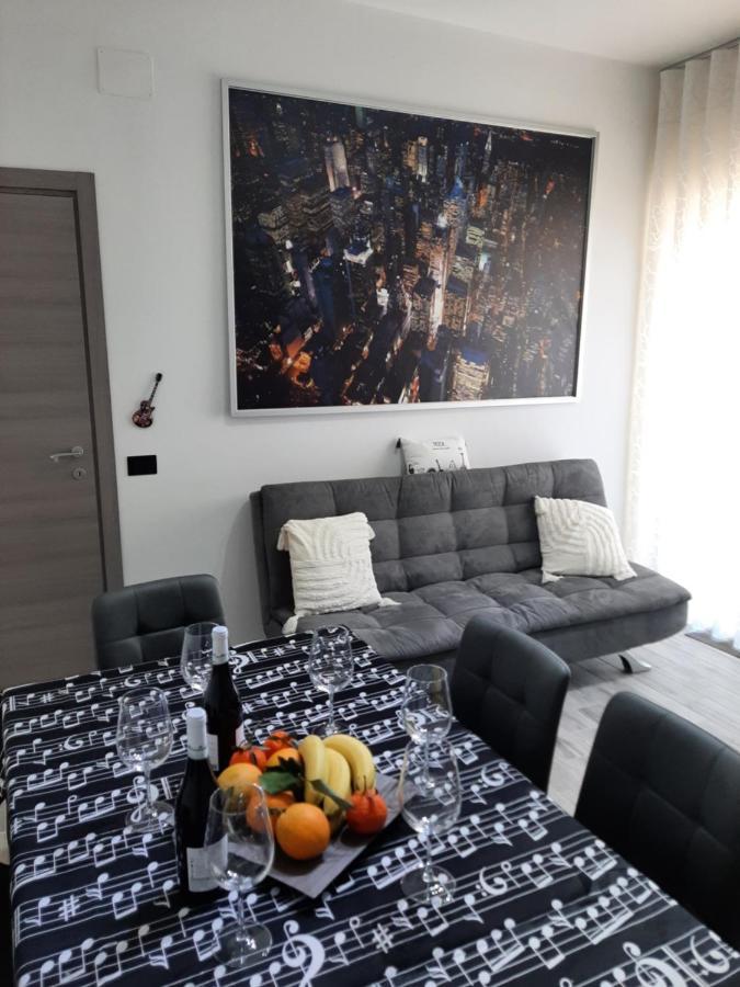 The Home Of Music Stars Catania Bagian luar foto