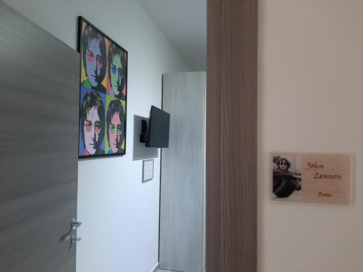 The Home Of Music Stars Catania Bagian luar foto