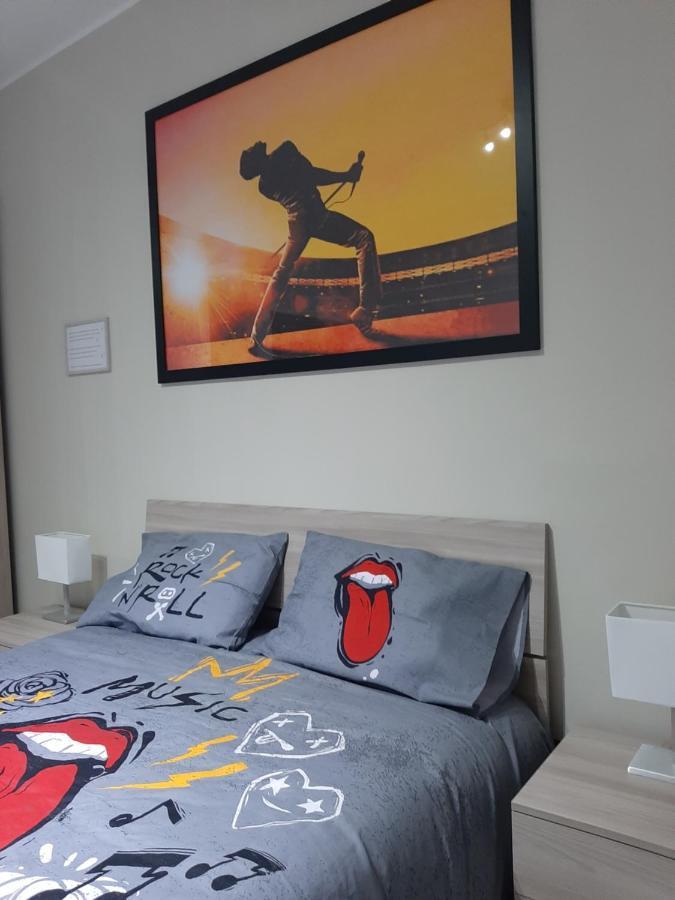 The Home Of Music Stars Catania Bagian luar foto