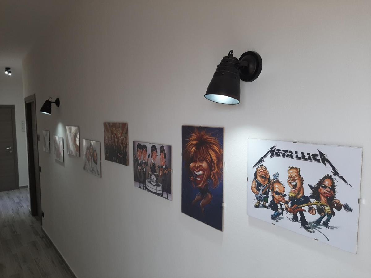 The Home Of Music Stars Catania Bagian luar foto