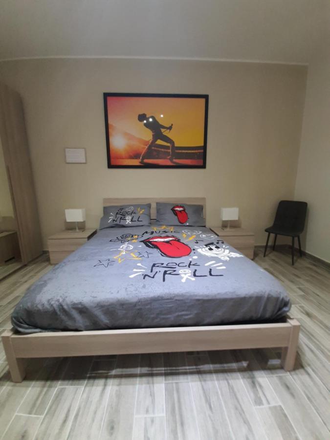 The Home Of Music Stars Catania Bagian luar foto