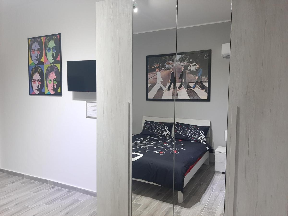 The Home Of Music Stars Catania Bagian luar foto
